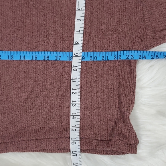 Sydne Summer Crop Lightweight Sweater - Picture 11 of 12
